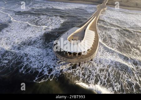 Documentation photographique aérienne à l'aube de la jetée de Lido di Camaiore Toscane Italie Banque D'Images