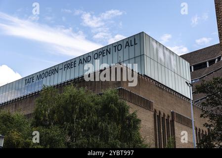 LONDRES, Royaume-Uni, 26 août 2023 : Tate Modern Gallery. Tate Modern est une galerie d'art située à Londres. Il abrite la collection nationale du Royaume-Uni de Banque D'Images