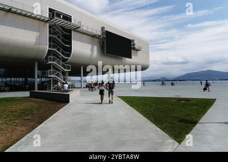 Santander, Espagne, le 14 août 2022, le Centro Botin est un centre artistique conçu par l'architecte Renzo Piano, lauréat du Prix Pritzker, en Europe Banque D'Images