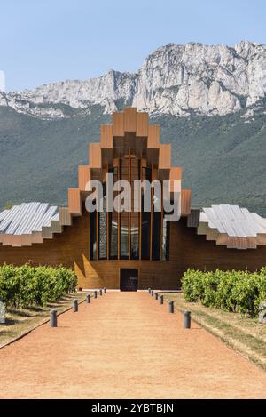 LaGuardia, Espagne, 6 août 2020 : domaine viticole Ysios à Alava, pays Basque. Le bâtiment futuriste a été conçu par le célèbre architecte Santiago Calatrava, E. Banque D'Images