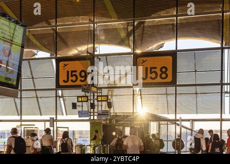 Madrid, Espagne, 2 août 2021 : Aéroport de Barajas. Borne T4. L'aéroport international Madrid-Barajas Adolfo Suarez est le principal aéroport de la capitale. Po Banque D'Images