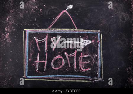 Soumission de la maison écrite, avec la craie sur le tableau noir Banque D'Images