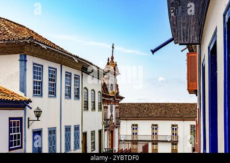 Vieux bâtiments et église de style baroque et colonial dans la ville historique de Diamantina dans le Minas Gerais Banque D'Images