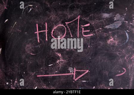 Soumission de la maison écrite, avec la craie sur le tableau noir Banque D'Images