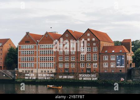 Brême, Allemagne, 5 août 2019 : Musée d'Art moderne de Weserburg sur la rive de la rivière Weser, en Europe Banque D'Images