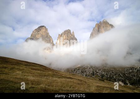 Documentation photographique des Dolomites du groupe Sasso Lungo Banque D'Images