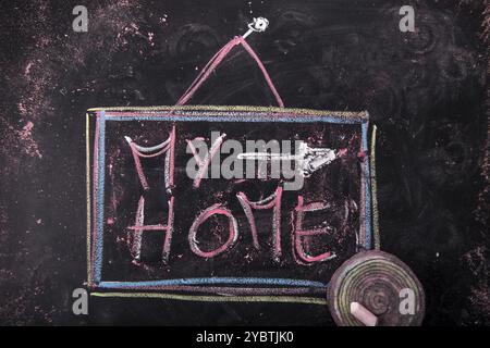 Soumission de la maison écrite, avec la craie sur le tableau noir Banque D'Images