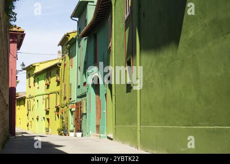Documentation photographique des maisons colorées de Ghizzano Pise Italie Banque D'Images
