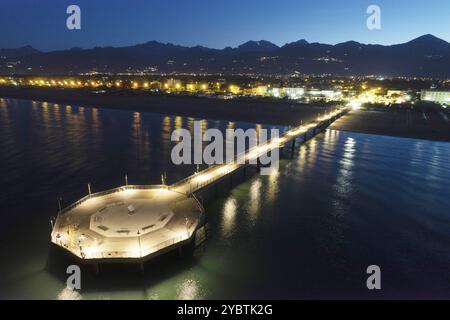 Documentation photographique nuit aérienne de la jetée de Marina di Pietrasanta Toscane Italie Banque D'Images