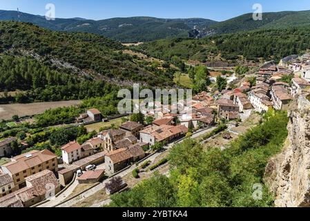 Vue panoramique de Frias une petite ville pittoresque à Burgos, Espagne, Europe Banque D'Images