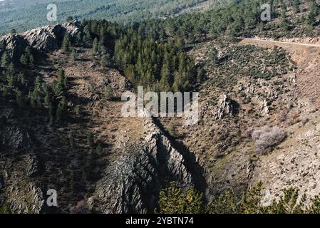 Photographie aérienne de paysages. Sierra del Rincon, Madrid. Vue matinale pittoresque depuis le drone volant. Fond de concept de voyage Banque D'Images