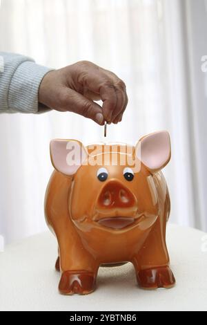 Vaut-il toujours la peine d'économiser ? Banque D'Images