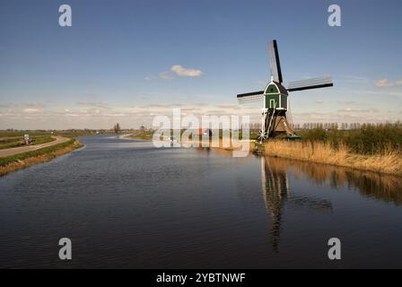 Moulin à vent les Achterlandse molen près du village néerlandais, Groot-Ammers dans la région Alblasserwaard Banque D'Images