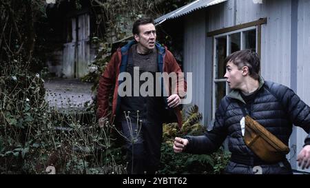 NICOLAS CAGE et MAX JENKINS dans ARCADIAN (2024), réalisé par BENJAMIN BREWER. Credit : Aperture Media Partners Buffalo 8 Productions (post-production) Highland film Group (HFG) Redline Entertainment (II) Saturn films / album Banque D'Images