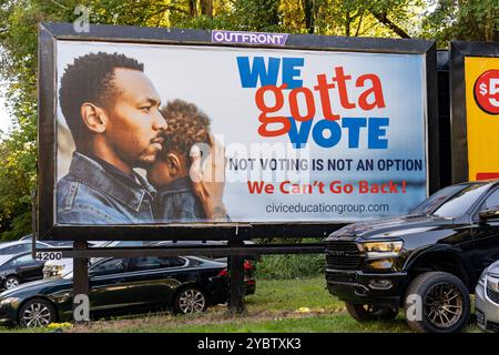 ATLANTA, GÉORGIE – 19 octobre 2019 : panneau d'affichage devant un rassemblement Kamala Harris. La vice-présidente Kamala Harris a souligné l'importance du vote par anticipation. Elle a également parlé des risques désastreux qu’un deuxième mandat de Donald Trump pose aux femmes à travers le pays. Harris a été rejoint par des membres de la famille Thurman lors de son événement ce soir. Harris a souligné la mort tragique d'Amber Nicole Thurman qui n'a pas pu obtenir les soins dont elle avait besoin. Crédit : Phil Mistry/Alamy Live News Banque D'Images