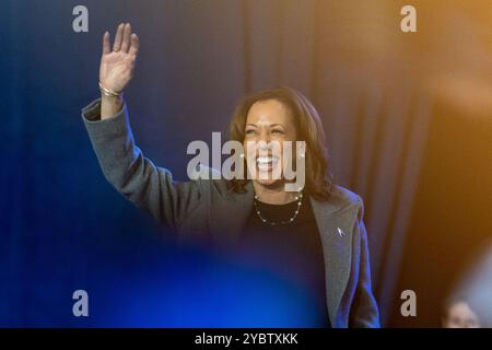 ATLANTA, GÉORGIE – 19 octobre 2019 : le vice-président Kamala Harris a souligné l’importance du vote par anticipation. Elle a également parlé des risques désastreux qu’un deuxième mandat de Donald Trump pose aux femmes à travers le pays. Harris a été rejoint par des membres de la famille Thurman lors de son événement ce soir. Harris a souligné la mort tragique d'Amber Nicole Thurman qui n'a pas pu obtenir les soins dont elle avait besoin. Crédit : Phil Mistry/Alamy Live News Banque D'Images