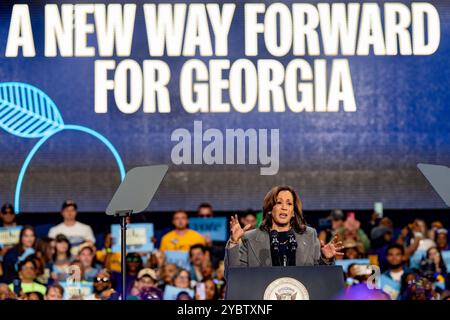 ATLANTA, GÉORGIE – 19 octobre 2019 : le vice-président Kamala Harris a souligné l’importance du vote par anticipation. Elle a également parlé des risques désastreux qu’un deuxième mandat de Donald Trump pose aux femmes à travers le pays. Harris a été rejoint par des membres de la famille Thurman lors de son événement ce soir. Harris a souligné la mort tragique d'Amber Nicole Thurman qui n'a pas pu obtenir les soins dont elle avait besoin. Crédit : Phil Mistry/Alamy Live News Banque D'Images