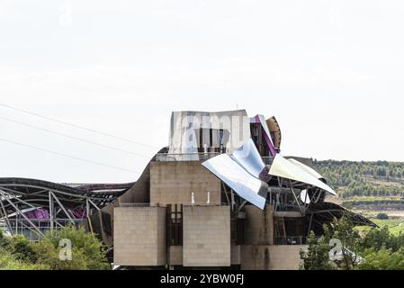 Elciego, Espagne, 6 août 2020 : cave de marques de Riscal à Alava, pays Basque. Le bâtiment futuriste et hôtel de luxe a été conçu par Famous A. Banque D'Images