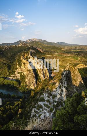 Gorge de Conchas de Haro à la Rioja, Espagne. Formations de montagne et rivière de l'Ebre vue de l'Hermitage de San Felices Banque D'Images