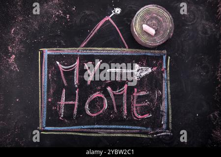 Soumission de la maison écrite, avec la craie sur le tableau noir Banque D'Images