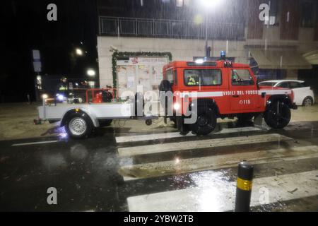 Bologne, Italie. 20 octobre 2024. Bologne, Italie - Cronaca - 19 Ottobre 2024 - allerta maltempo bollino rosso pioggia alluvione in cittˆ - VIA SAN MAMOLO - (photo Michele Nucci/LaPresse) Actualités - Bologne, Italie - 19 octobre 2024 - alerte météo rouge avertisseur de pluie inondation dans la ville - (photo Michele Nucci/LaPresse) crédit : LaPresse/Alamy Live News Banque D'Images