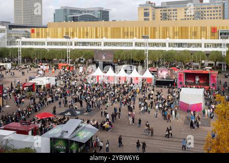 Buchmesse Frankfurt 2024 Großer Publikumsandrang BEI den Signierstunden der Aktion rencontrez l'auteur . Buchmesse Frankfurt 2024., Frankfurt am main Hessen Deutschland Messegelände *** Foire du livre Francfort 2024 de grandes foules aux sessions de signature de la campagne Meet the Author Foire du livre Francfort 2024 , Francfort am main Hesse Allemagne Parc des expositions Banque D'Images