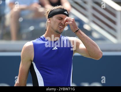 Le joueur de tennis allemand Alexander Zverev réagit aux US Open 2024 Championships, Billie Jean King Tennis Center, Queens, New York, États-Unis. Banque D'Images