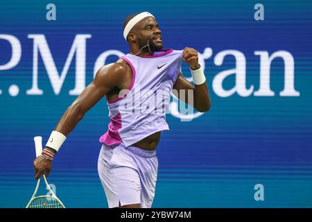 La joueuse de tennis Frances Tiafoe réagit aux US Open 2024 Championships, Billie Jean King Tennis Center, Queens, New York, États-Unis. Banque D'Images