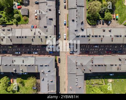 Images de drones aériens du district historique de Nikiszowiec. Vue aérienne drone du domaine historique Nikiszowiec. Vue imprenable sur l'emblématique Archi de brique rouge Banque D'Images