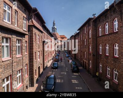 Images de drones aériens du district historique de Nikiszowiec. Vue aérienne drone du domaine historique Nikiszowiec. Vue imprenable sur l'emblématique Archi de brique rouge Banque D'Images