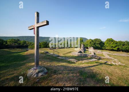 Ruines du monastère Pauline près du village de Pilisszentlelek, Hongrie. Le nom hongrois est Palos kolostor romjai Banque D'Images