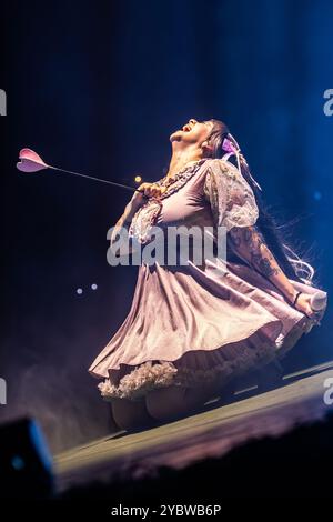 Milan Italie. 19 octobre 2024. La chanteuse et compositrice américaine MELANIE MARTINEZ se produit en direct sur scène au Forum Unipol lors de 'The Trilogy Tour'. Banque D'Images