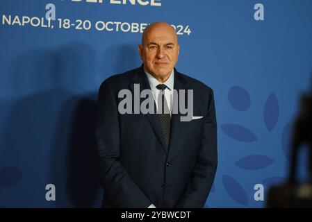 Naples, Italie. 19 octobre 2024. Réunion des ministres du G7 Italie 2024 sur la Défense : Guido Crosetto le ministre italien de la Défense pose lors de la réunion qui s'est tenue au Palais Royal de Naples. (Photo de Pasquale Gargano/Pacific Press) crédit : Pacific Press Media production Corp./Alamy Live News Banque D'Images