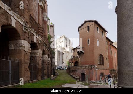 Quartier juif de Rome. Synagogue dans le ghetto en arrière-plan Banque D'Images