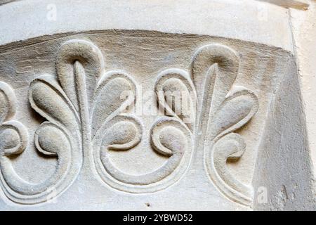 Pierres sculptées de colonnes de pierre, église de Saint George, Ogbourne St George, Wiltshire, Angleterre, Royaume-Uni Banque D'Images