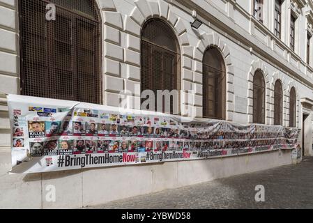 Un mémorial de fortune pour les victimes des attaques terroristes du Hamas contre Israël dans le quartier juif de Rome Banque D'Images