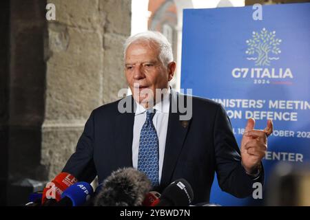 Naples, Campanie, Italie. 19 octobre 2024. Réunion des ministres du G7 Italia 2024 sur la défense : le vice-président de la Commission européenne Josep Borrell rencontre les journalistes lors de la réunion qui s'est tenue au Palais Royal de Naples. (Crédit image : © Pasquale Gargano/Pacific Press via ZUMA Press Wire) USAGE ÉDITORIAL SEULEMENT! Non destiné à UN USAGE commercial ! Banque D'Images