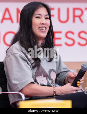 Buchmesse Frankfurt 2024 Ein Gespräch mit mai Thi Nguyen-Kim im Bild und Marie Meimberg, die mit ihren Wissenschafts-Sachbüchern für Kinder Bestseller gelandet haben. Buchmesse Frankfurt 2024., Frankfurt am main Hessen Deutschland Messegelände *** Foire du livre Frankfurt 2024 Une conversation avec mai Thi Nguyen Kim photographié et Marie Meimberg, qui ont décroché des BEST-sellers avec leurs livres de science non-fiction pour enfants Foire du livre Frankfurt 2024 , Francfort-sur-le-main Hesse Allemagne Exhibition Grounds Banque D'Images