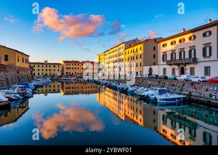 Vue sur le canal à Scali del Pontino à Livourne, Italie Banque D'Images