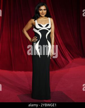 Mindy Kaling arrive au 4e Gala annuel du musée de l'Académie qui se tient à l'Academy Museum of Motion Pictures à Los Angeles, CA, le samedi 19 octobre 2024. (Photo de Sthanlee B. Mirador/Sipa USA) Banque D'Images