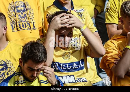 Genk, Belgique. 20 octobre 2024. Les supporters de STVV photographiés avant un match de football entre le KRC Genk et le STVV, dimanche 20 octobre 2024 à Genk, le jour 11 de la saison 2024-2025 de la première division du championnat belge 'Jupiler Pro League'. BELGA PHOTO BRUNO FAHY crédit : Belga News Agency/Alamy Live News Banque D'Images