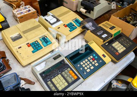 Calculatrice mécanique vintage ajoutant des machines sur l'affichage aux enchères, Royaume-Uni Banque D'Images