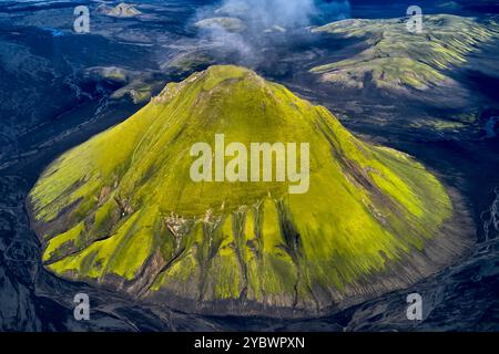 Islande, région de Sudurland, vue aérienne du volcan Maelifell au bord du glacier Myrdalsjökull, désert de sable noir Banque D'Images