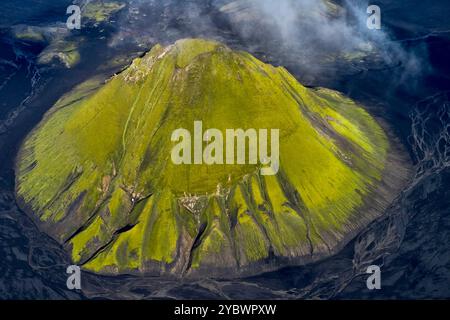 Islande, région de Sudurland, vue aérienne du volcan Maelifell au bord du glacier Myrdalsjökull, désert de sable noir Banque D'Images