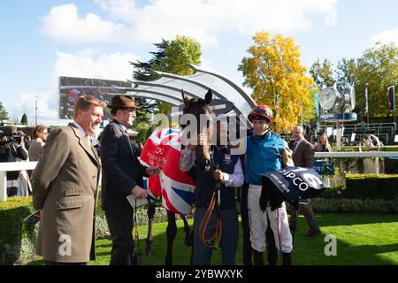 Ascot, Berkshire, Royaume-Uni. 19 octobre 2024. GENRE DE BLEU monté par le jockey James Doyle remporte les QIPCO British Champions Sprint Stakes, Groupe 1, British Champions Series, classe 1 à Ascot Racecourse dans le Berkshire lors de la British Champions Day 2024. Propriétaire Wathnan Racing, entraîneur James Fanshawe, Newmarket, éleveur Mr & Mrs P Hopper, commanditaire Damsa Holding Company WLL. Crédit : Maureen McLean/Alamy Live News Banque D'Images