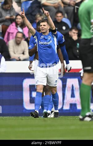 Jarne Steuckers de Genk célèbre après avoir marqué lors d'un match de football entre KRC Genk et STVV, dimanche 20 octobre 2024 à Genk, le jour 11 de la saison 2024-2025 de la première division du championnat belge 'Jupiler Pro League'. BELGA PHOTO JOHAN EYCKENS Banque D'Images