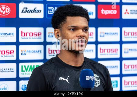 Ronaldo Segu (Bamberg Baskets, #10), interview, vor Spielbeginn, Bamberg Baskets v. Rostock Seawolves, Basketball, easyCredit BBL, 5. Spieltag, 20.10.2024 Foto : Eibner-Pressefoto/Guener Santemiz Banque D'Images
