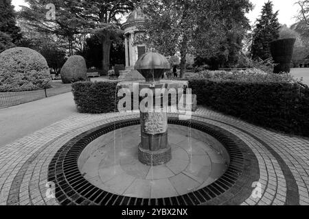 Fontaine commémorative tchèque dans les jardins Jephson, Royal Leamington Spa Town, comté de Warwickshire, Angleterre, Royaume-Uni Banque D'Images