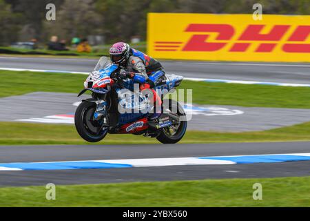 Phillip Island, Australie. 19 octobre 2024. Lorenzo Savadori d'Italie, représentant l'équipe Trackhouse Racing, est vu en action dans la course MotoGP™ Sprint - l'événement phare de la deuxième journée du Qatar Airways Australian Motorcycle Grand Prix 2024. Le Qatar Airways Australian Motorcycle Grand Prix 2024 accueille les meilleurs pilotes émergents au monde. La deuxième journée d'action a continué à impressionner les spectateurs avec les stars mondiales du sport automobile affichant des performances impressionnantes lors de tours de qualification en MotoGP, Moto2 et Moto3. Crédit : SOPA images Limited/Alamy Live News Banque D'Images