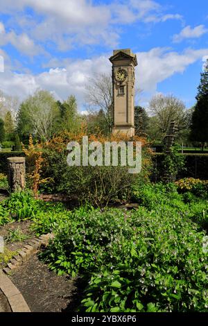 Le mémorial de la Tour de l'horloge à Jephson Gardens, Royal Leamington Spa, Warwickshire, Angleterre, Royaume-Uni construit en 1925, dédié à l'ancien conseiller municipal William Banque D'Images